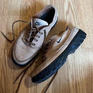 Nike Vintage 1995 ACG Low Top Hiking Shoes Brown